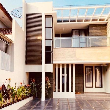 Platinum Setrasari Guest House 5Br Private Pool Bandung Exterior photo
