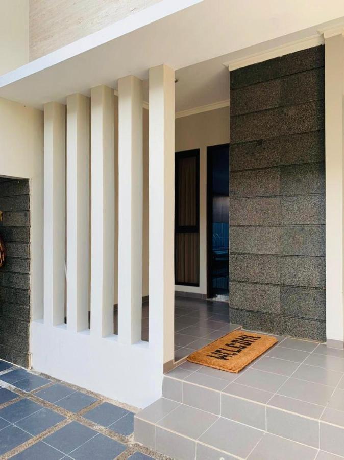 Platinum Setrasari Guest House 5Br Private Pool Bandung Exterior photo