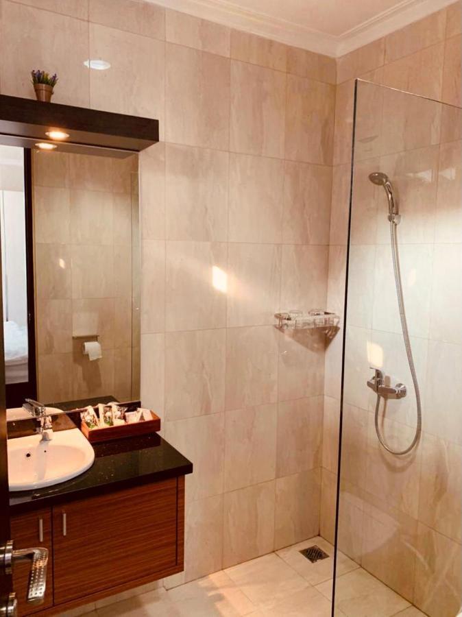 Platinum Setrasari Guest House 5Br Private Pool Bandung Exterior photo